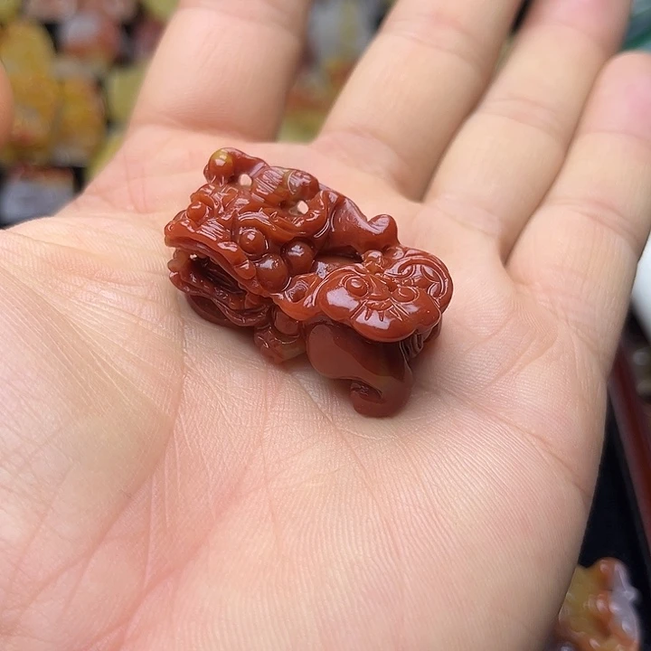 石英质玉（黄龙玉）颈饰未镶嵌