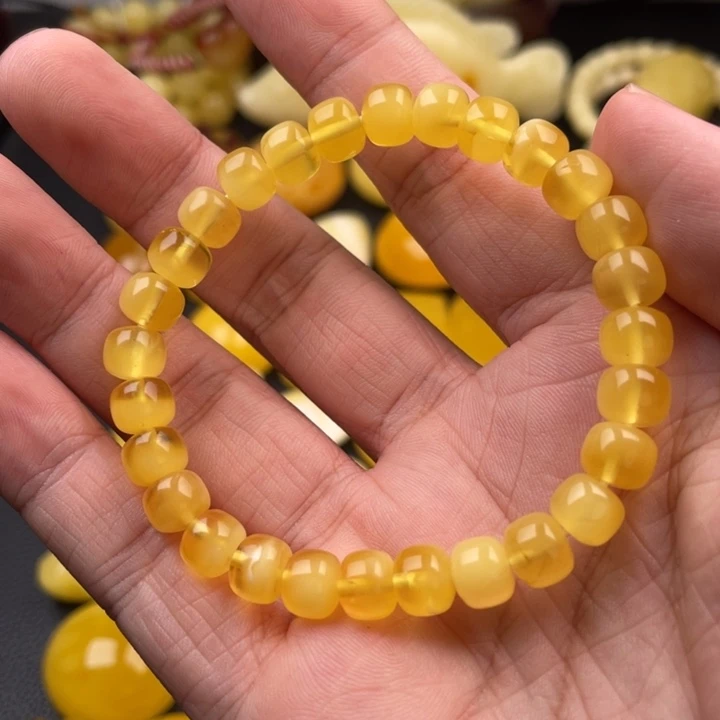 琥珀未镶嵌颈饰如图