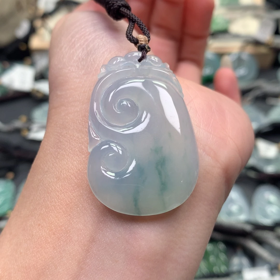 翡翠颈饰未镶嵌如意