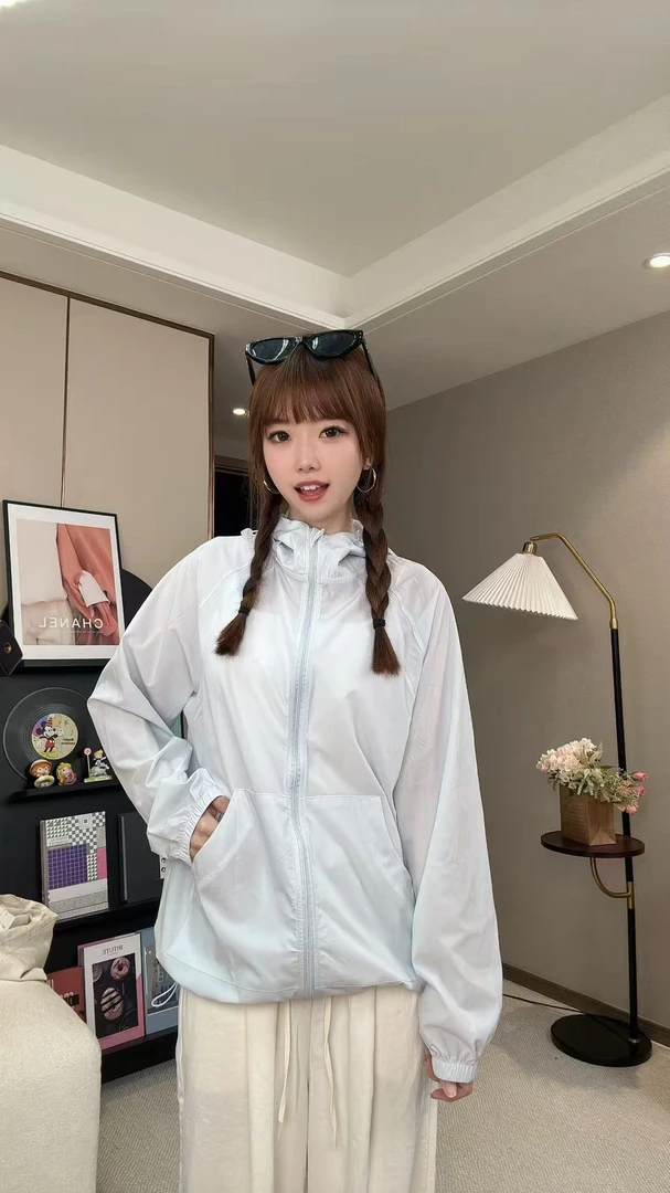 夏季新款户外休闲运动薄如蚕翼防紫外线防水透气情侣连帽防晒衣