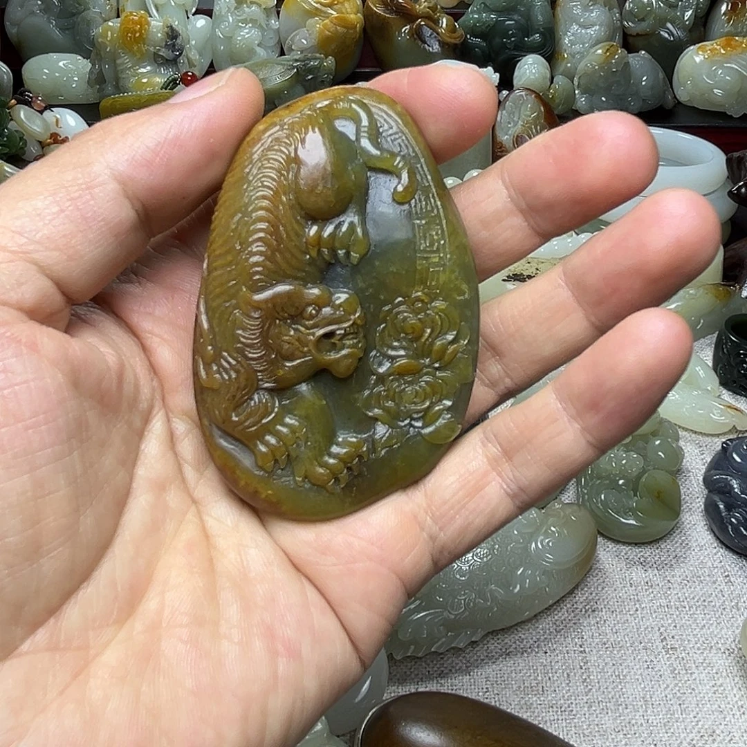 和田玉未镶嵌把件