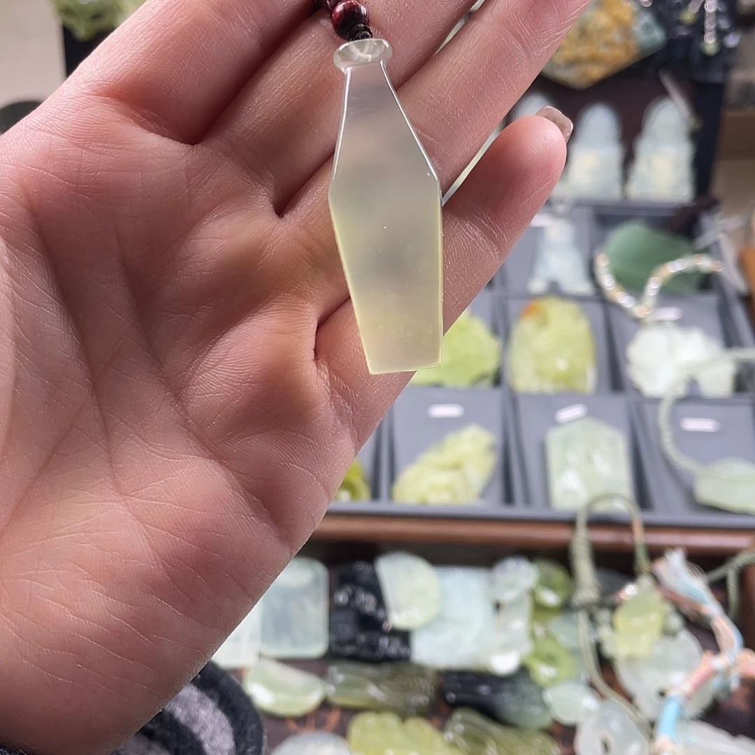 岫玉未镶嵌吊坠(赠链)