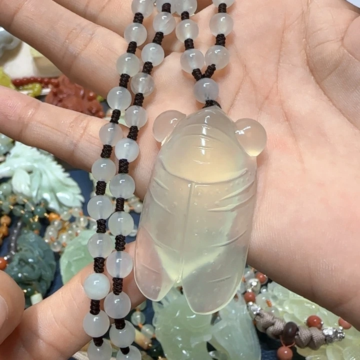 未镶嵌蛇纹石玉吊坠