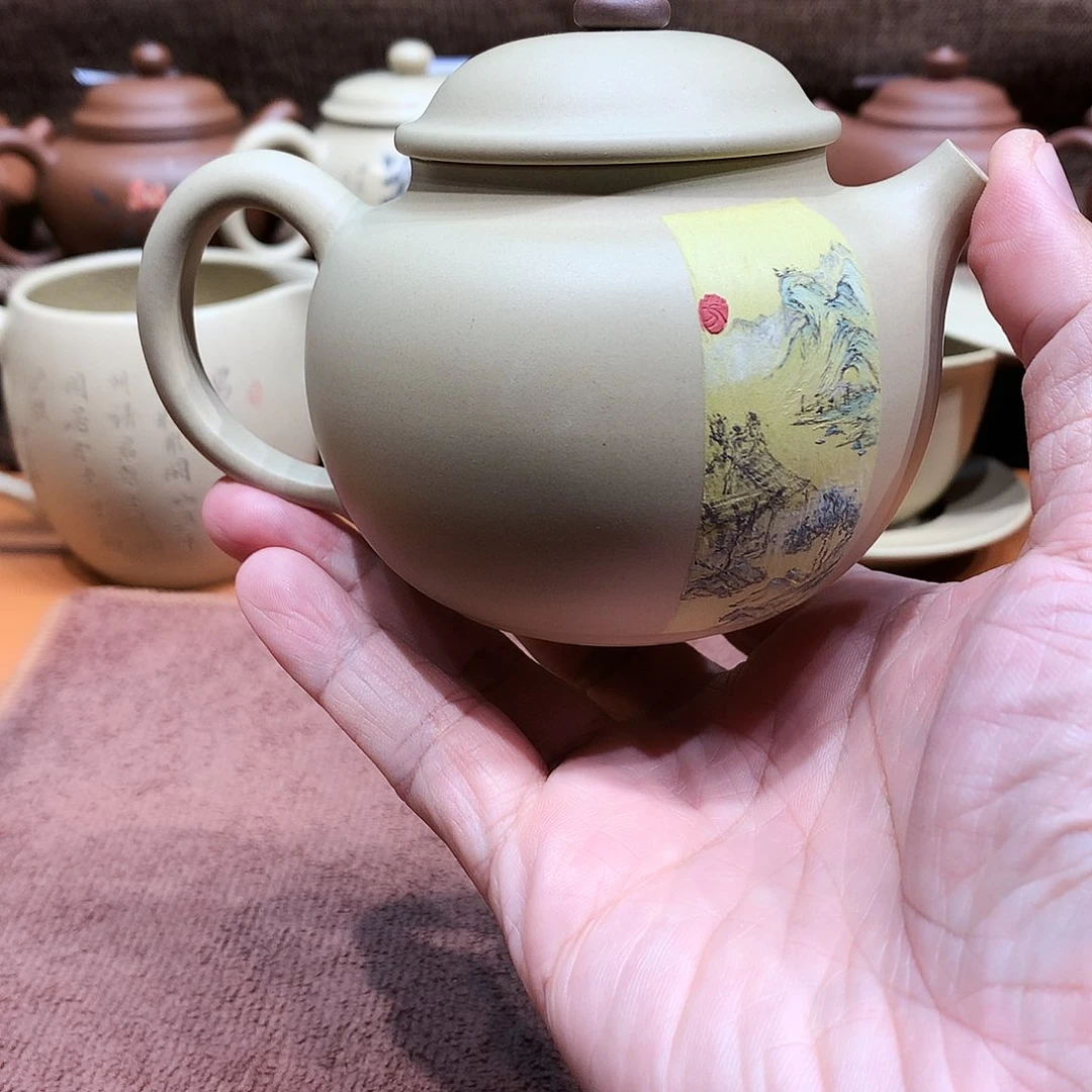 泥塑清****扣放漏彩绘230毫升瑕疵壶