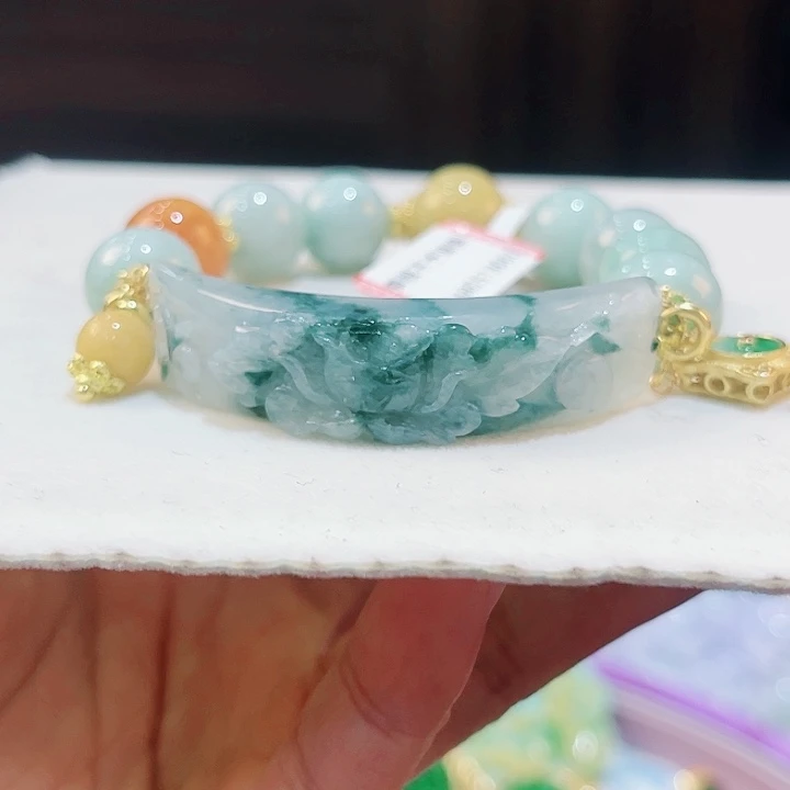 翡翠颈饰未镶嵌手串
