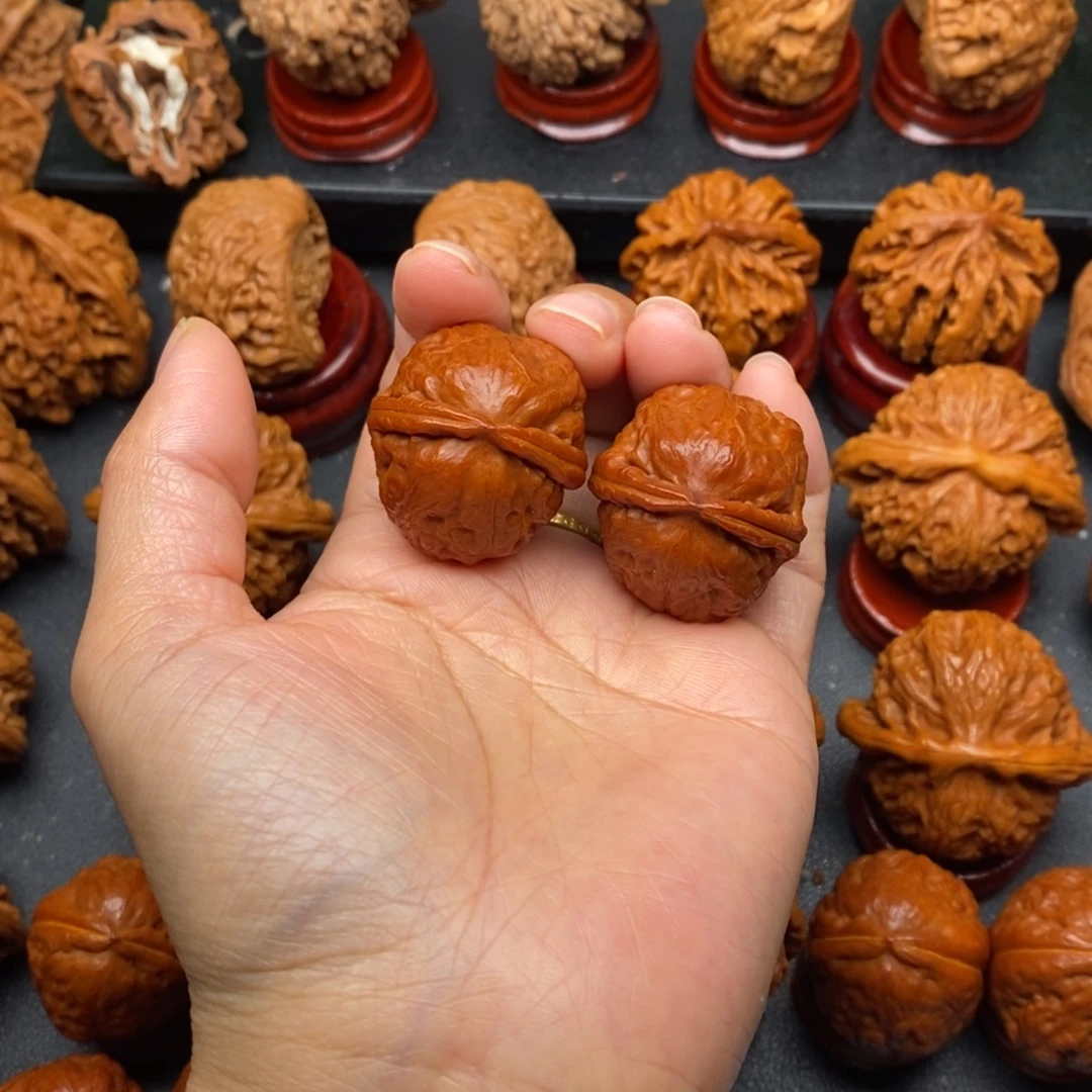 文玩核桃把件蛇皮球