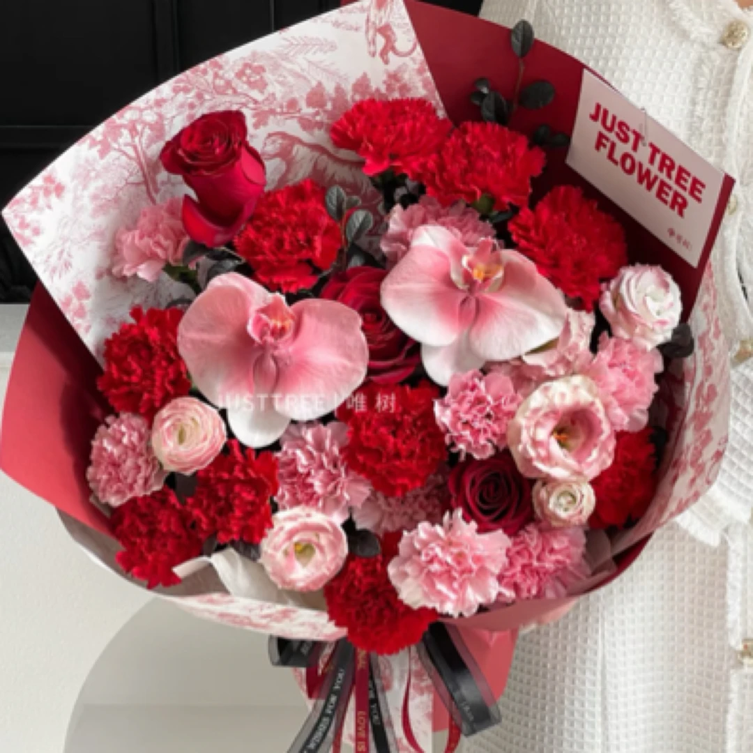 红玫瑰混搭粉色红色康乃馨混搭蝴蝶兰花束送妈妈送长辈生日节日礼物送花上门