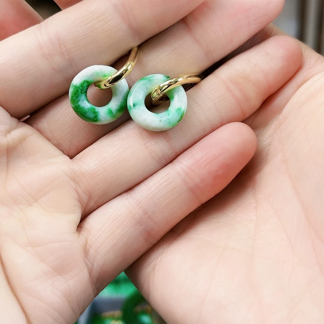 翡翠颈饰未镶嵌耳饰多样性