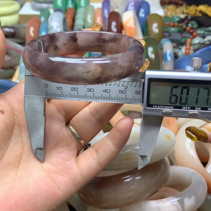 未镶嵌手镯石英质玉