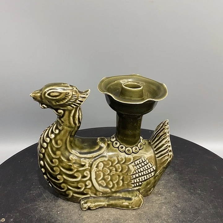 定窑烛台造型独特