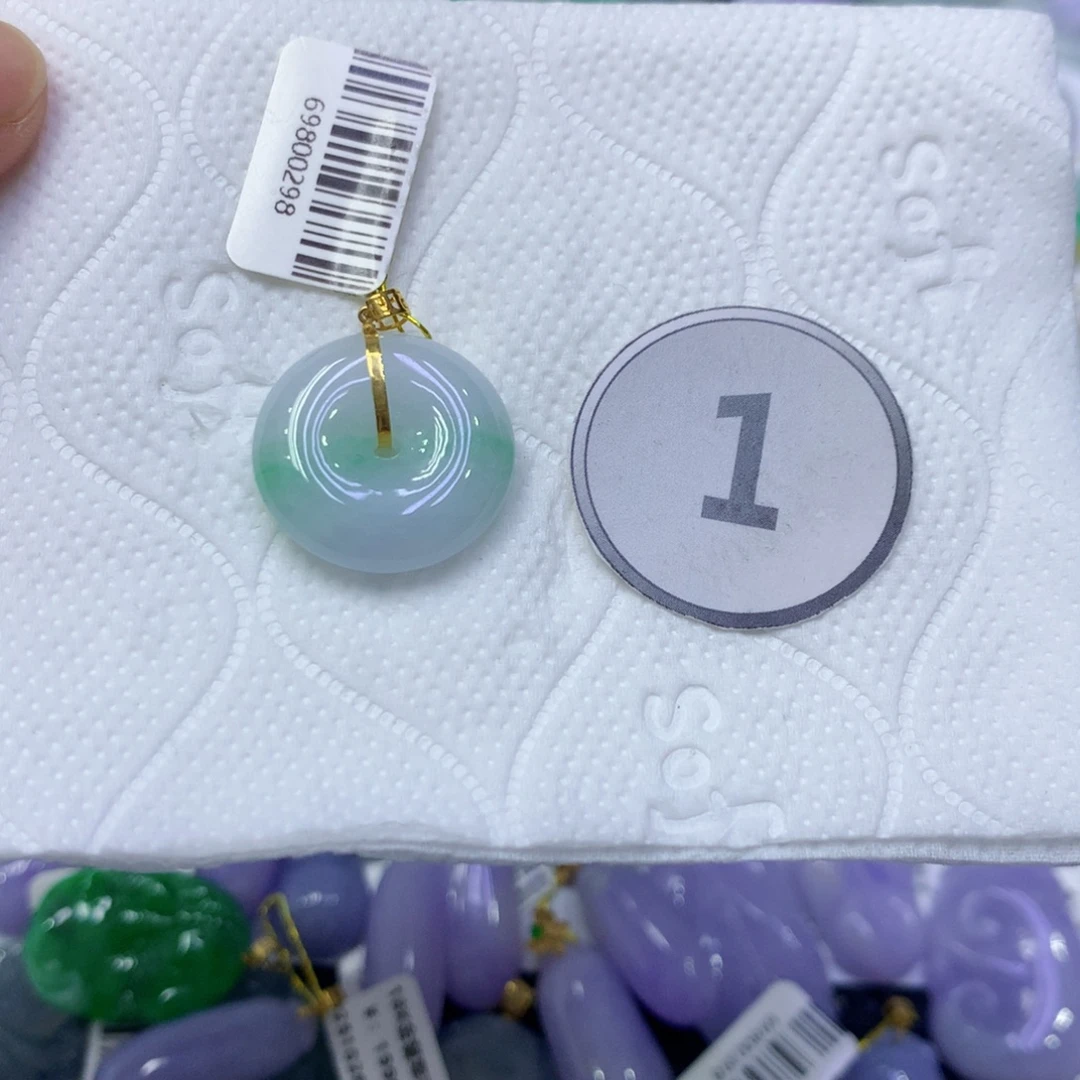 翡翠18K金镶嵌颈饰翡翠