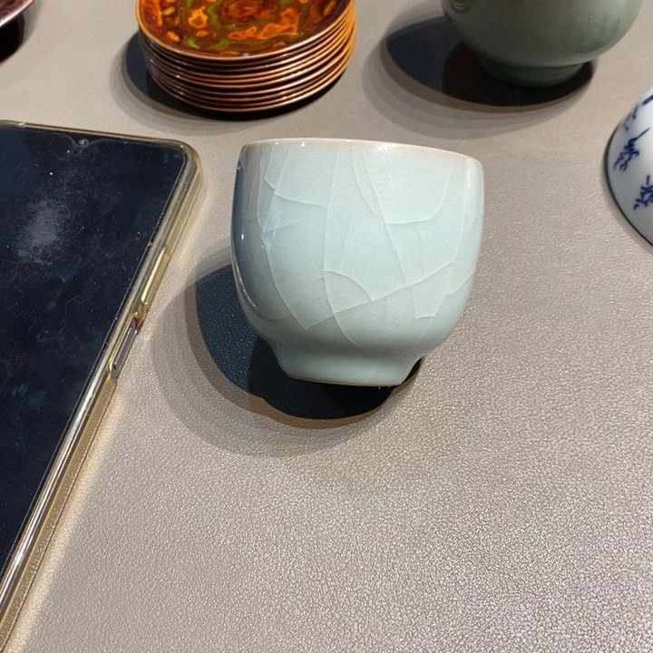 龙泉青瓷圆杯（李俊）