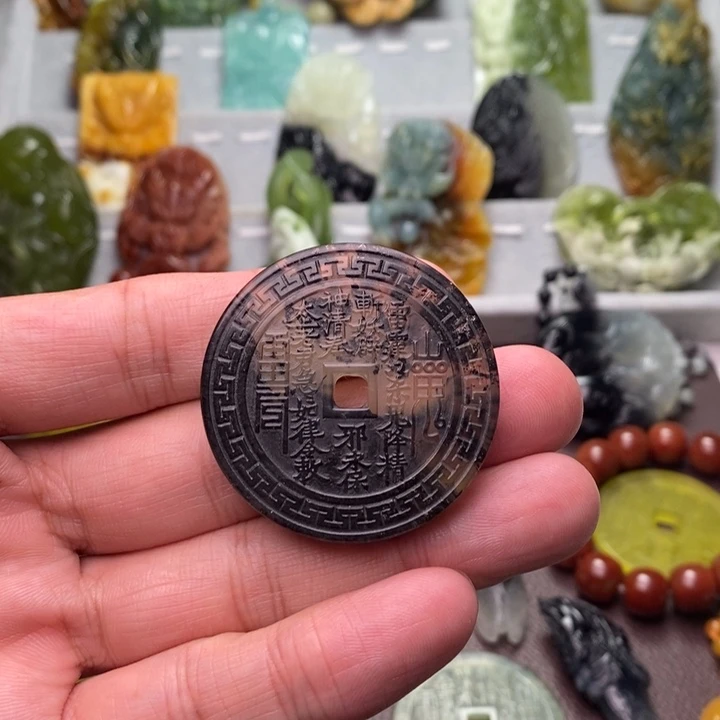 蛇纹石玉未镶嵌颈饰