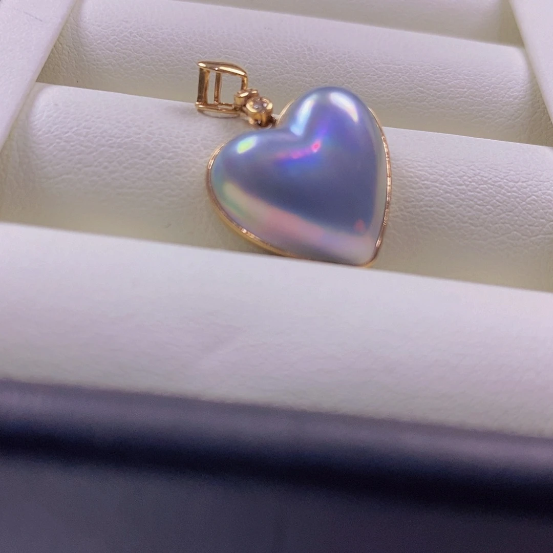 18K金镶嵌拼合珍珠（马贝珠）颈饰