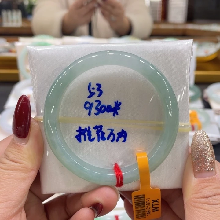 翡翠手镯未镶嵌翡翠