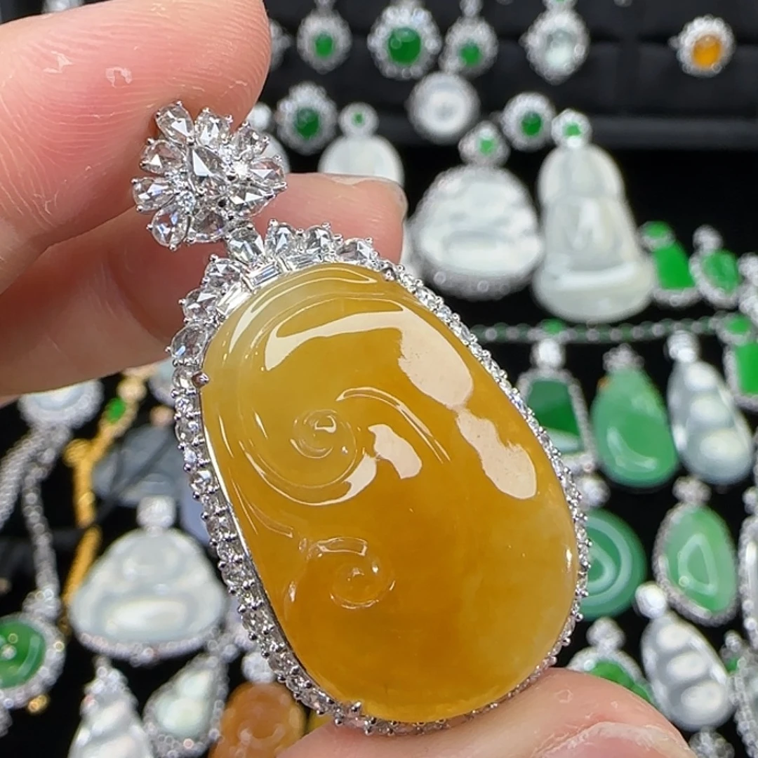 翡翠18K金镶嵌颈饰天然翡翠