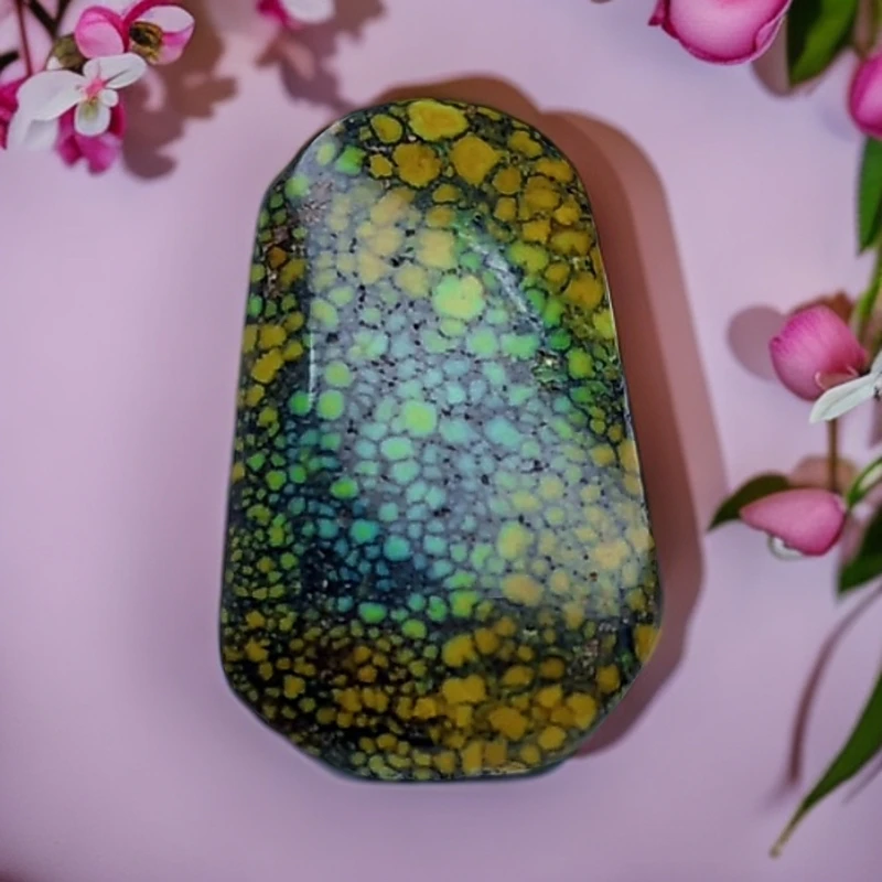 湖北原矿知己绿松石三彩吊坠