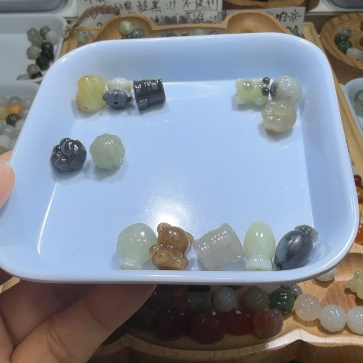 六***哈和田玉未镶嵌珠宝半成品