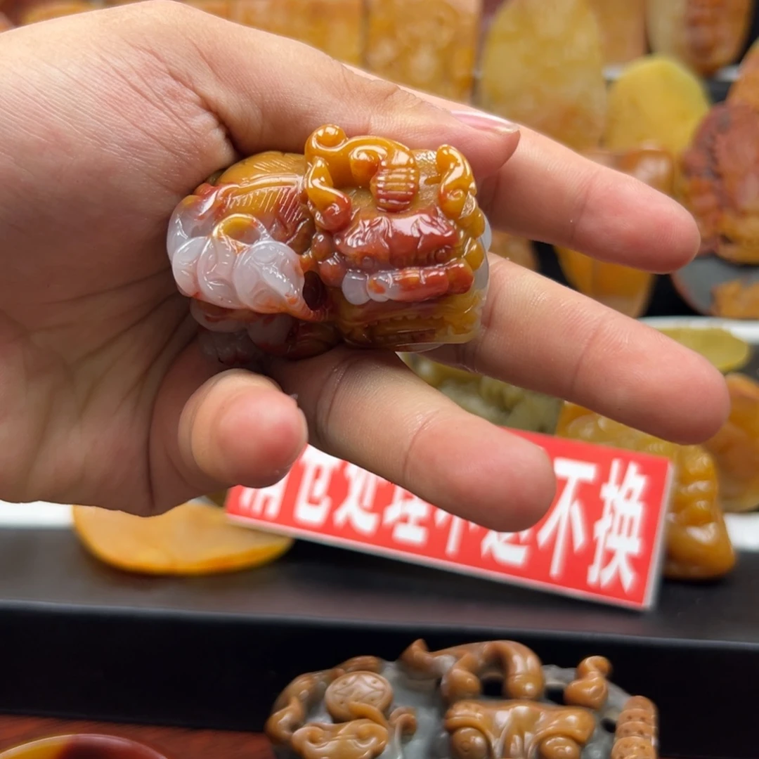 未镶嵌石英质玉（黄龙玉）黄龙玉