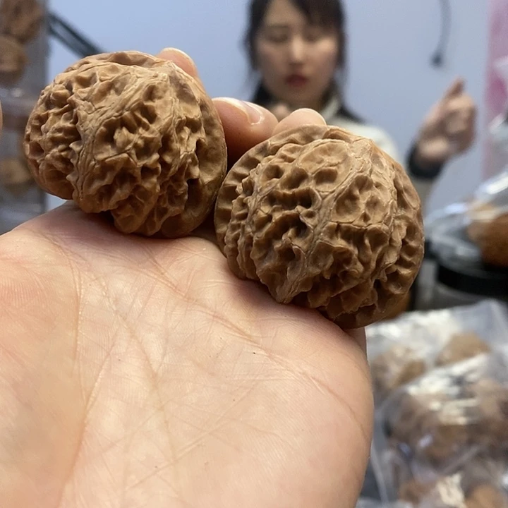 文玩核桃把件42宫灯红皮