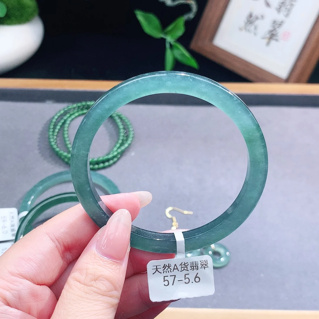 翡翠手镯（圆镯）未镶嵌