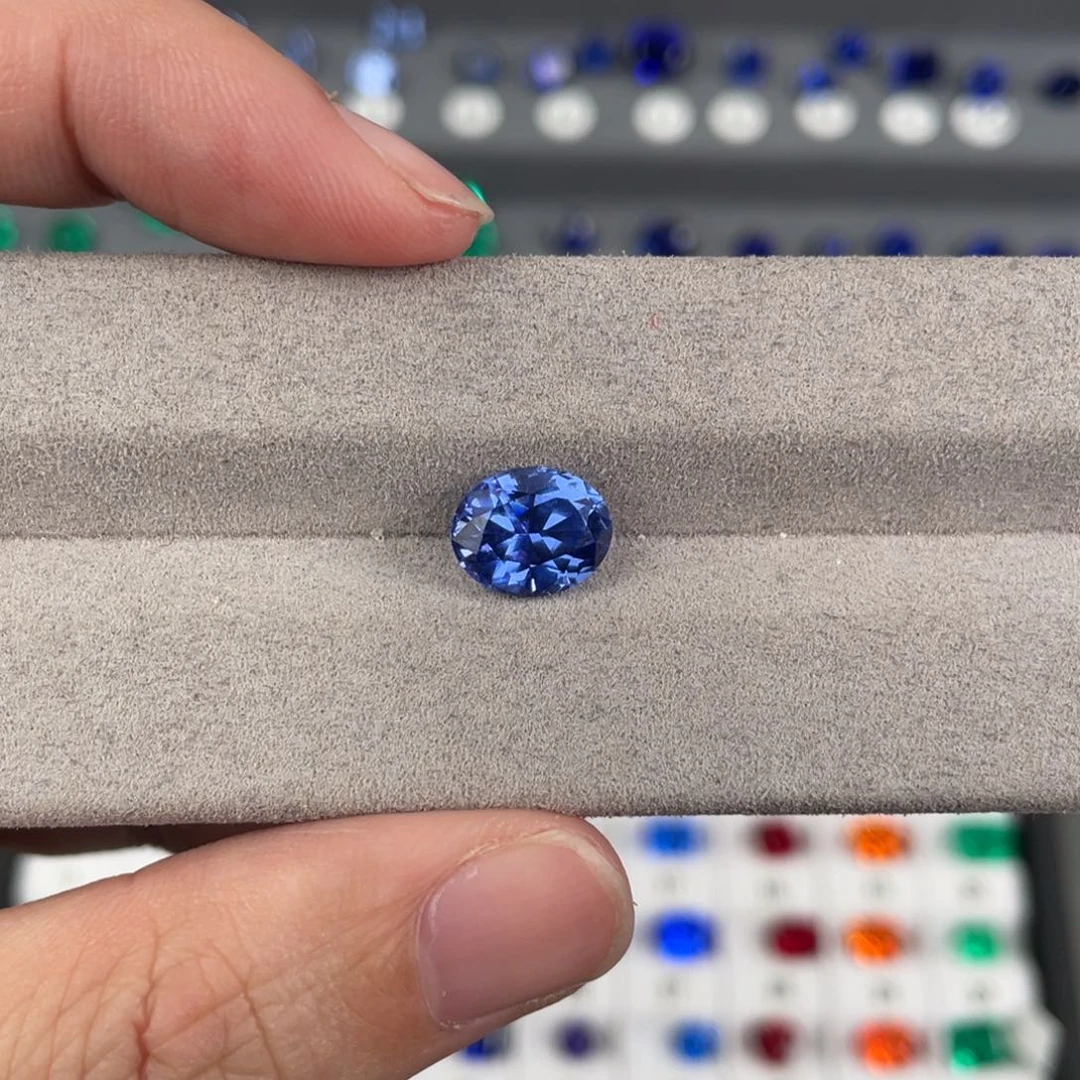 合成（培育）蓝宝石裸石未镶嵌是***啦3.83克拉