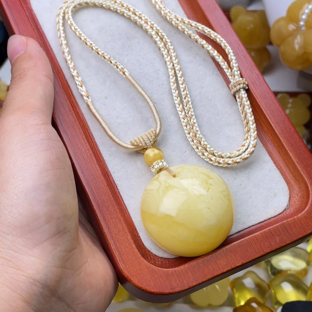 未镶嵌吊坠(赠链)蜜蜡