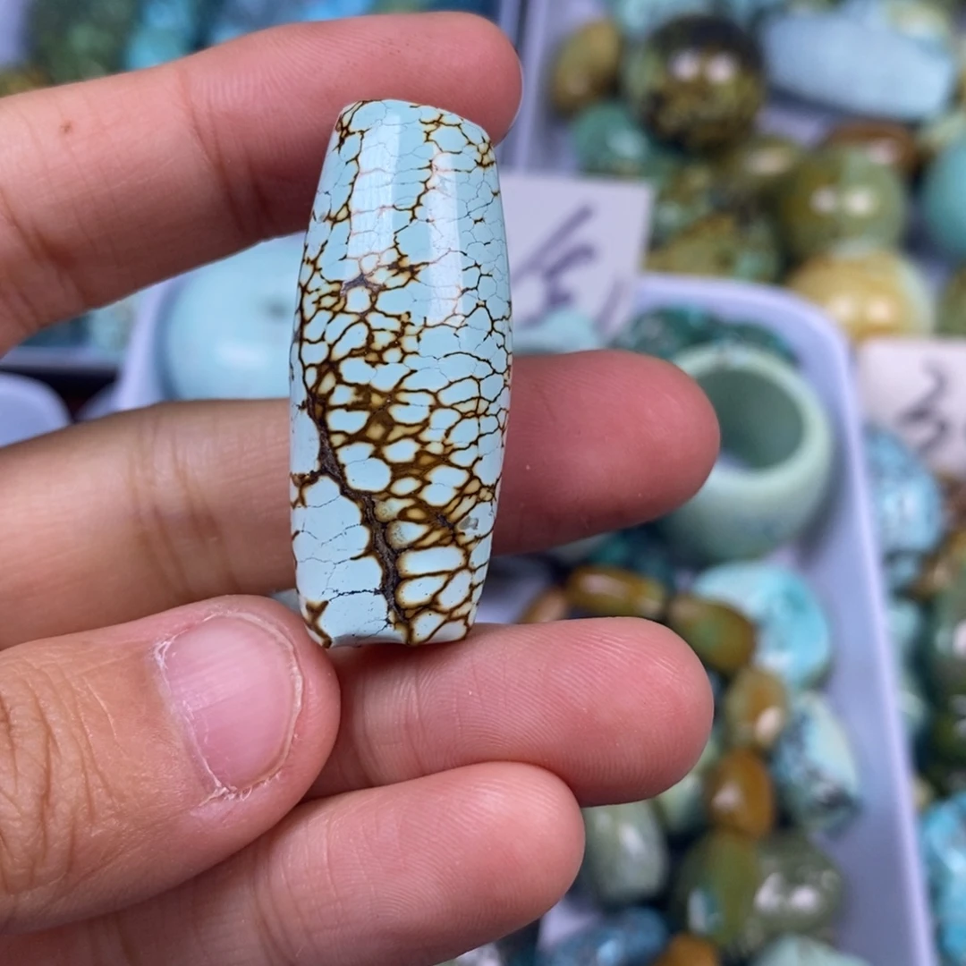 绿松石未镶嵌颈饰