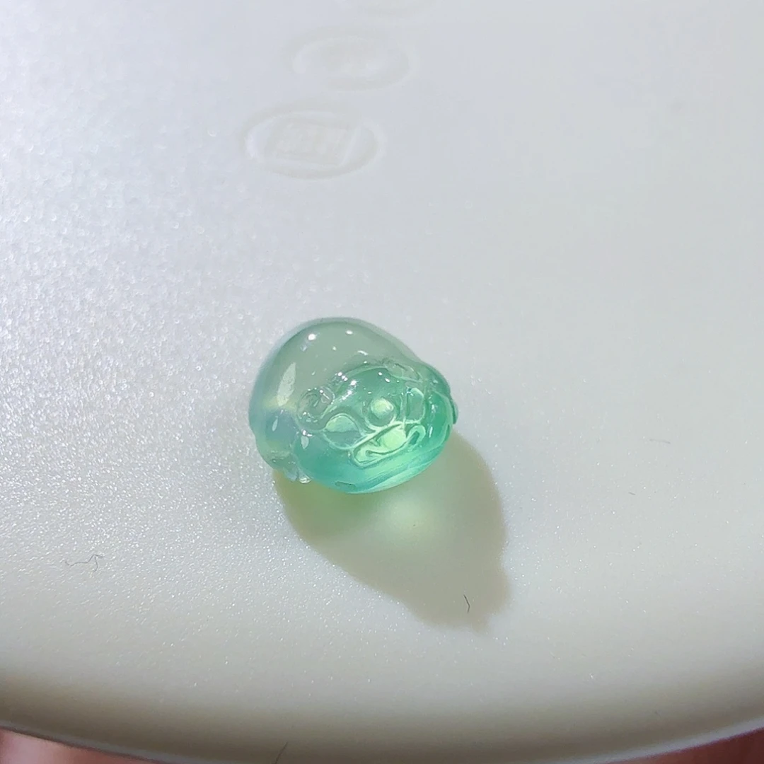 翡翠未镶嵌颈饰金蟾