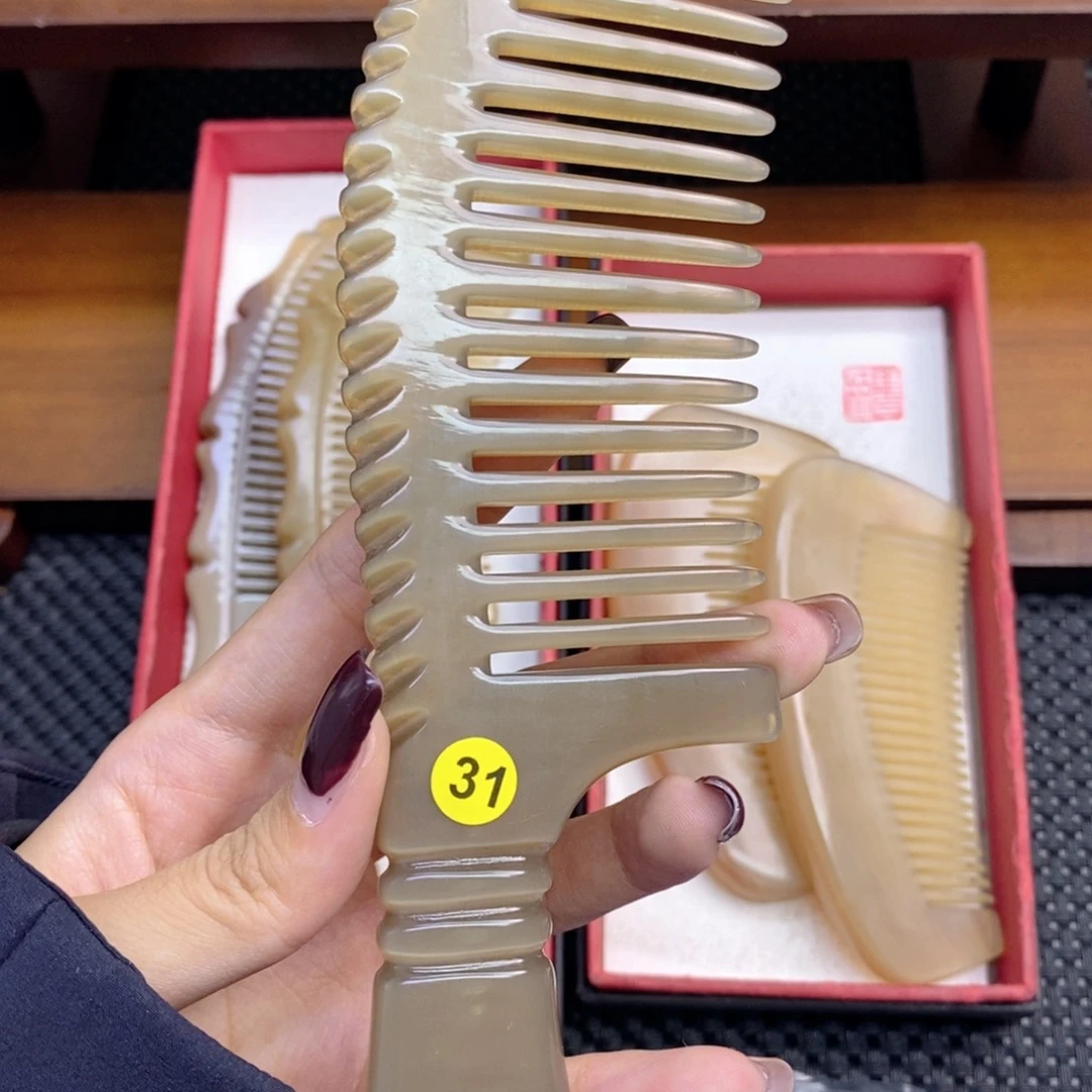 纯手工制作纯牛角梳子吃****牙