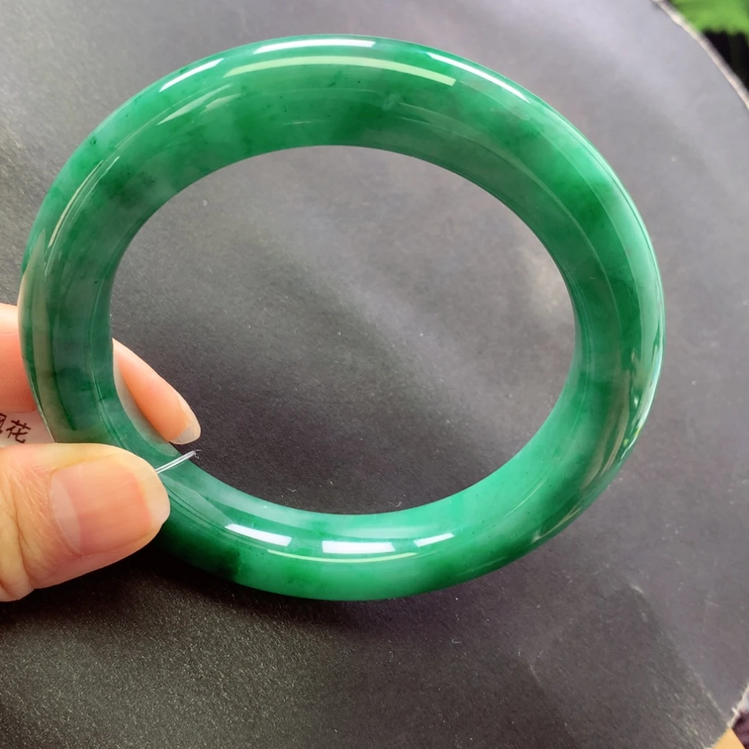 抑****石英质玉未镶嵌手镯