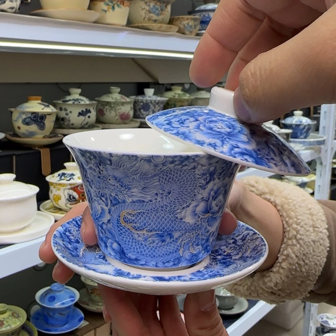 高温下的高温天气使人心情愉悦