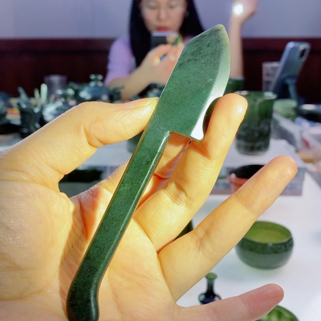 未镶嵌和田玉（青玉）摆件