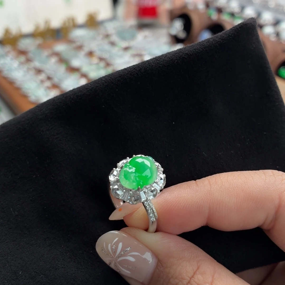 翡翠18K金镶嵌颈饰金蟾戒指