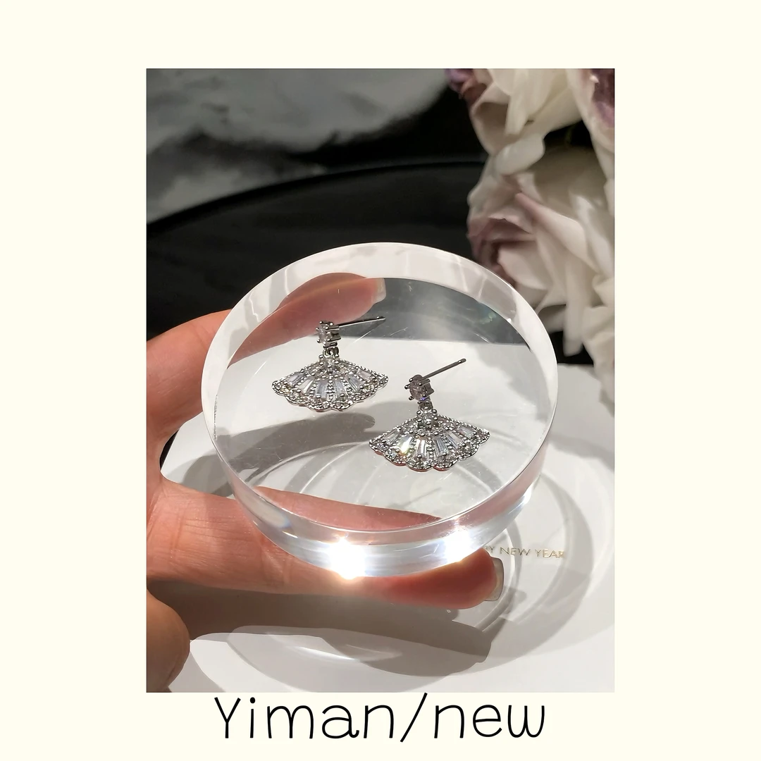 铜合金合成锆石耳饰 复古轻奢小扇子耳钉MZ3627