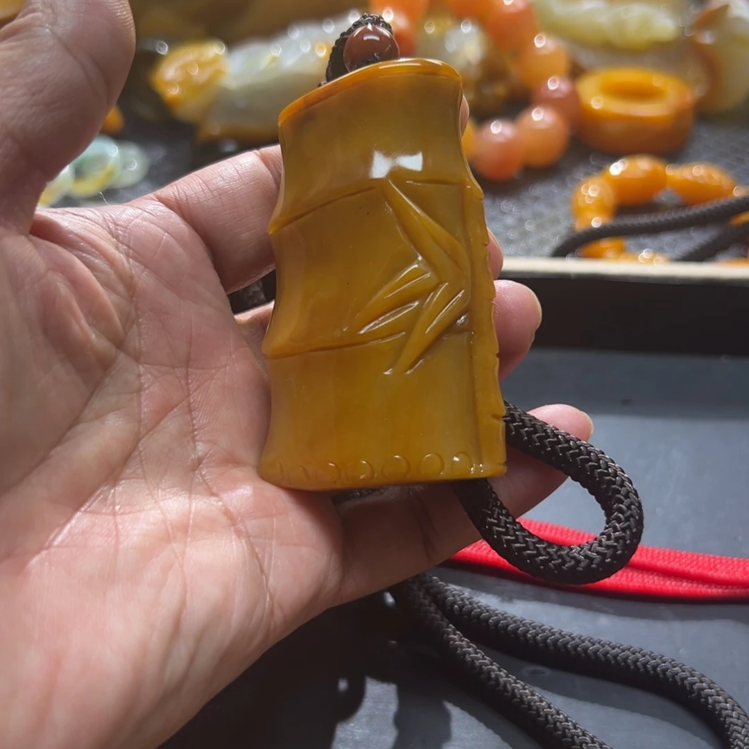 石英质玉未镶嵌颈饰