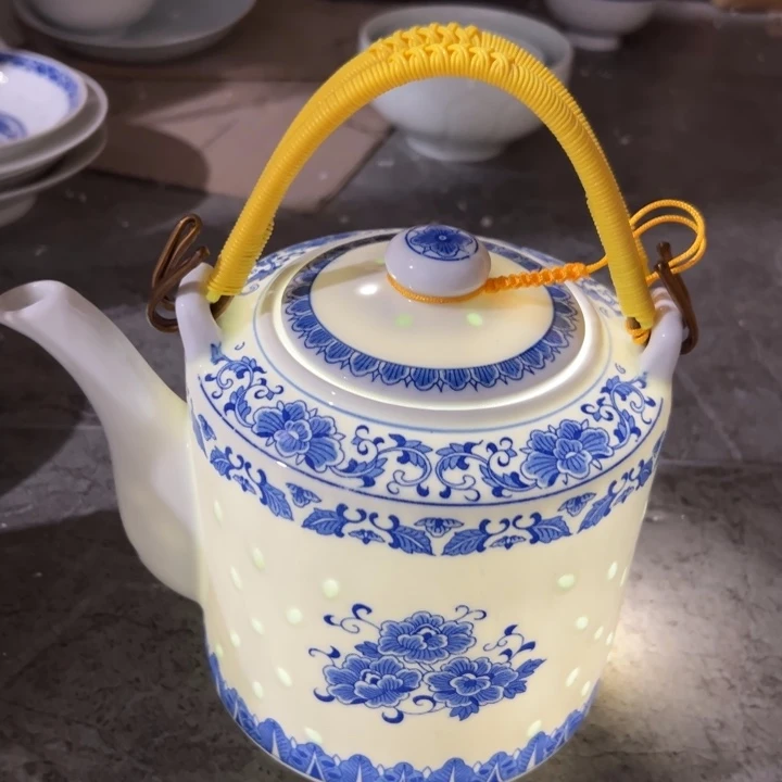 碗青花玲珑2升牡丹提梁壶