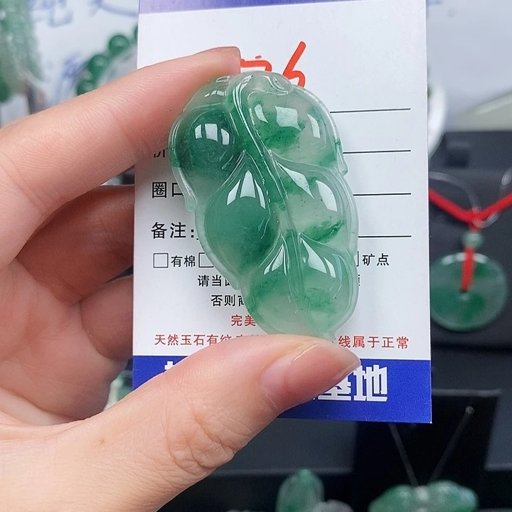 石英质玉（非洲翠）未镶嵌颈饰