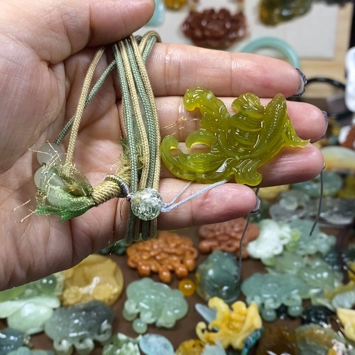 蛇纹石玉吊坠未镶嵌