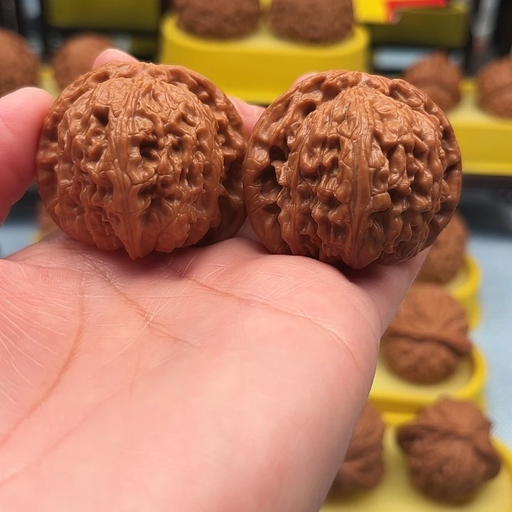 文玩核桃吊坠白狮子42