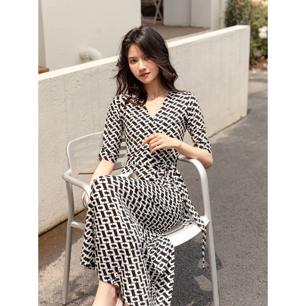 25年新款经典黑白锁链印花修身裹身裙气质收腰弹力一片式连衣裙夏
