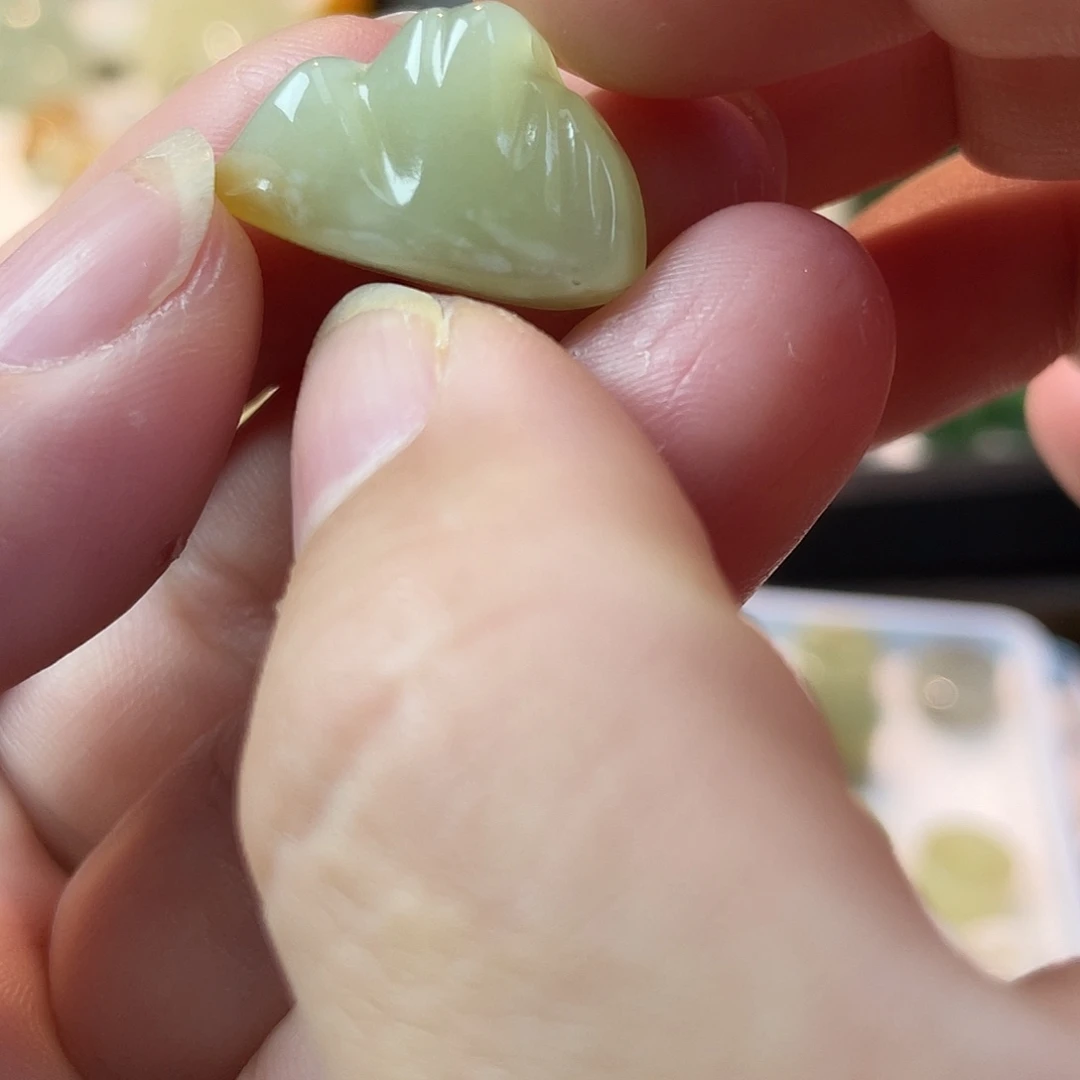 浮***影和田玉未镶嵌颈饰