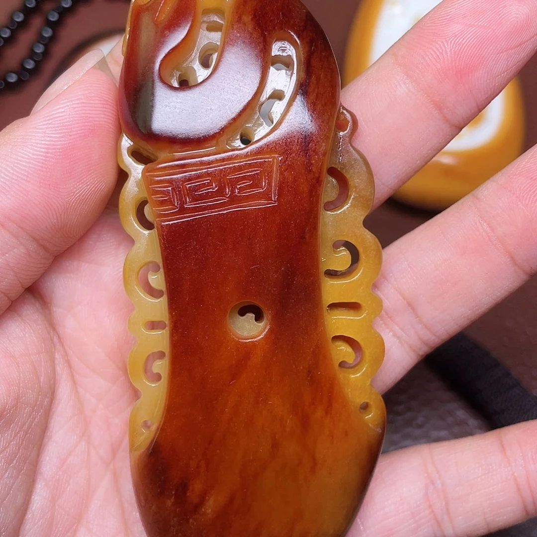 和田玉未镶嵌颈饰鲍*