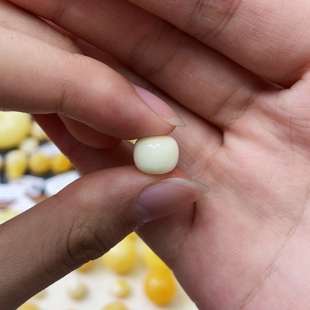 蜜蜡未镶嵌珠宝奇石9.6*8.1mm瓷白老型微瑕