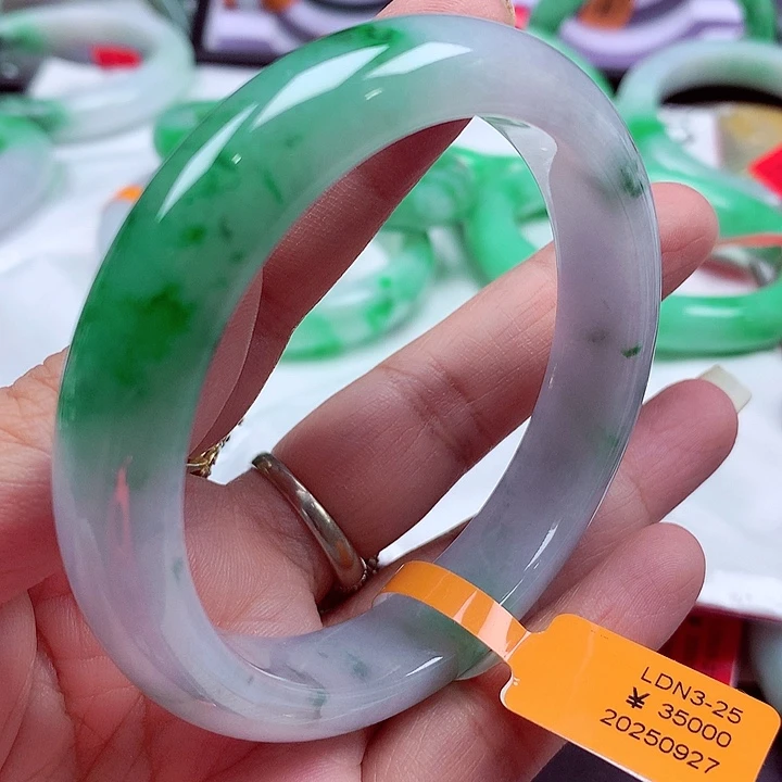 翡翠未镶嵌手镯翡翠