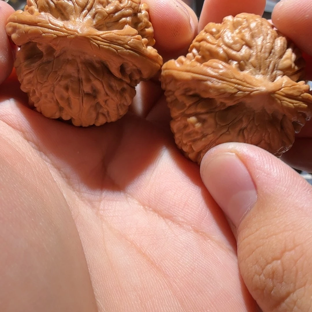 文玩核桃吊坠莲花