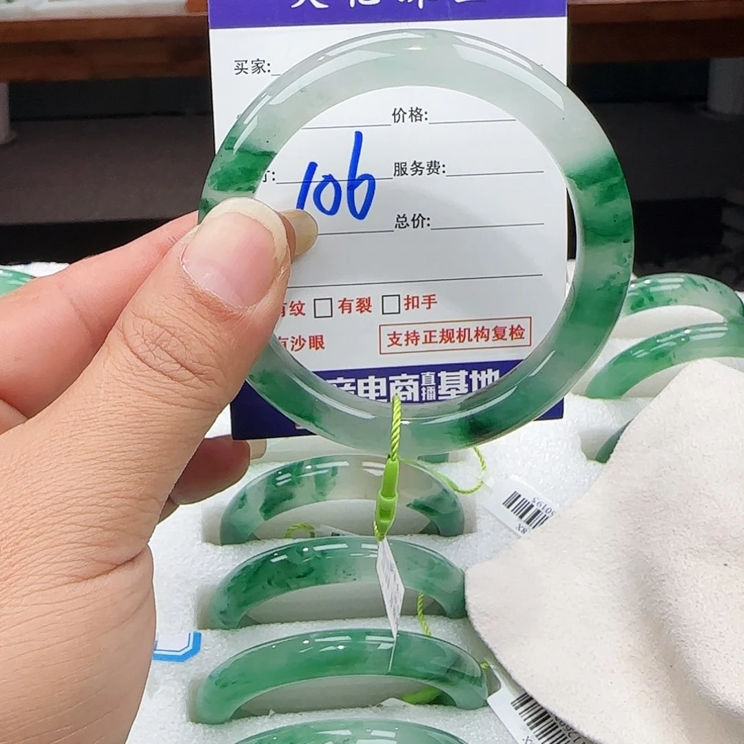 柒****石英质玉未镶嵌多样性发其一