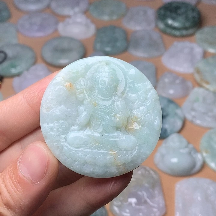 翡翠未镶嵌颈饰大势至