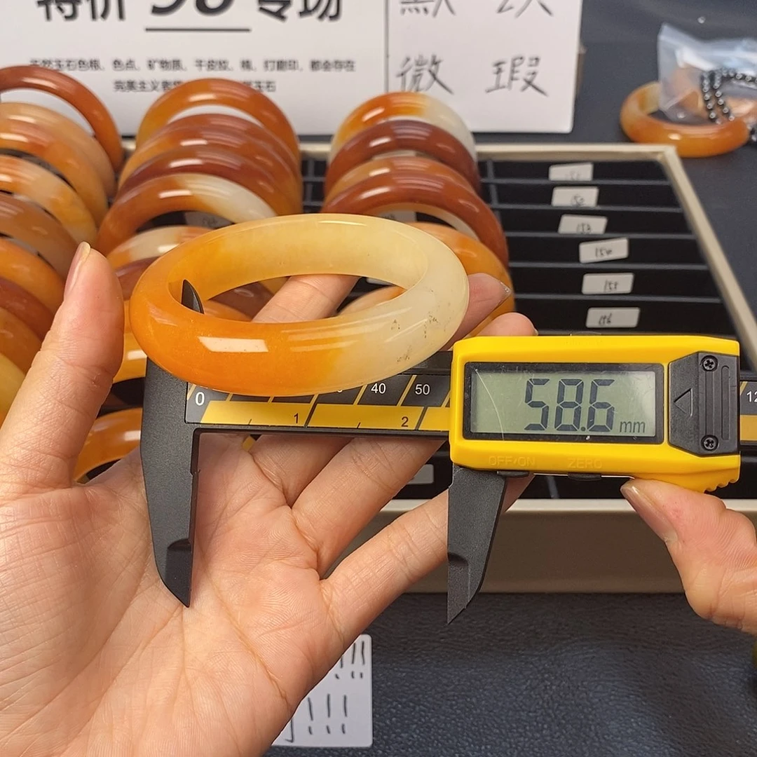 未镶嵌石英质玉（黄龙玉）手镯150号茄子山金沙老油红如血黄龙