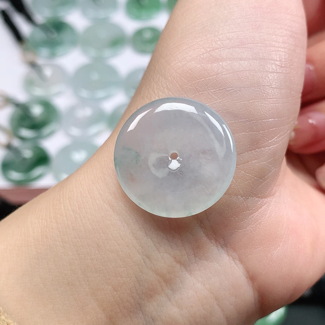 翡翠颈饰未镶嵌平安